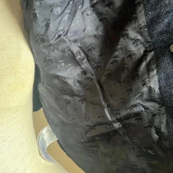 Brooks Brothers Storm System Loro
Piana wool vest with rabbit fur collar size 6 - Picture 11 of 11